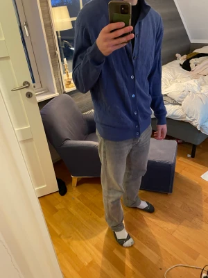 Alan paine tröja - Stickad tröja från alan paine. Super snygg och trendig. Ny pris runt 1800. Knappt använd säljer nu för jättebra pris.