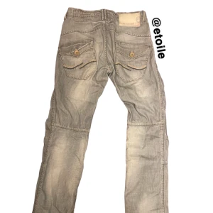 Jeans Jack&Jones - Jättefina vintage J&J jeans. Relativt rak passform. Skriv om frågor!
