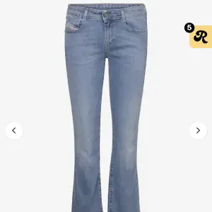 Säljer mina jättefina slutsålda diesel jeans i modellen D-Ebbey. Original pris runt 1500, kom privat för fler bilder❤️