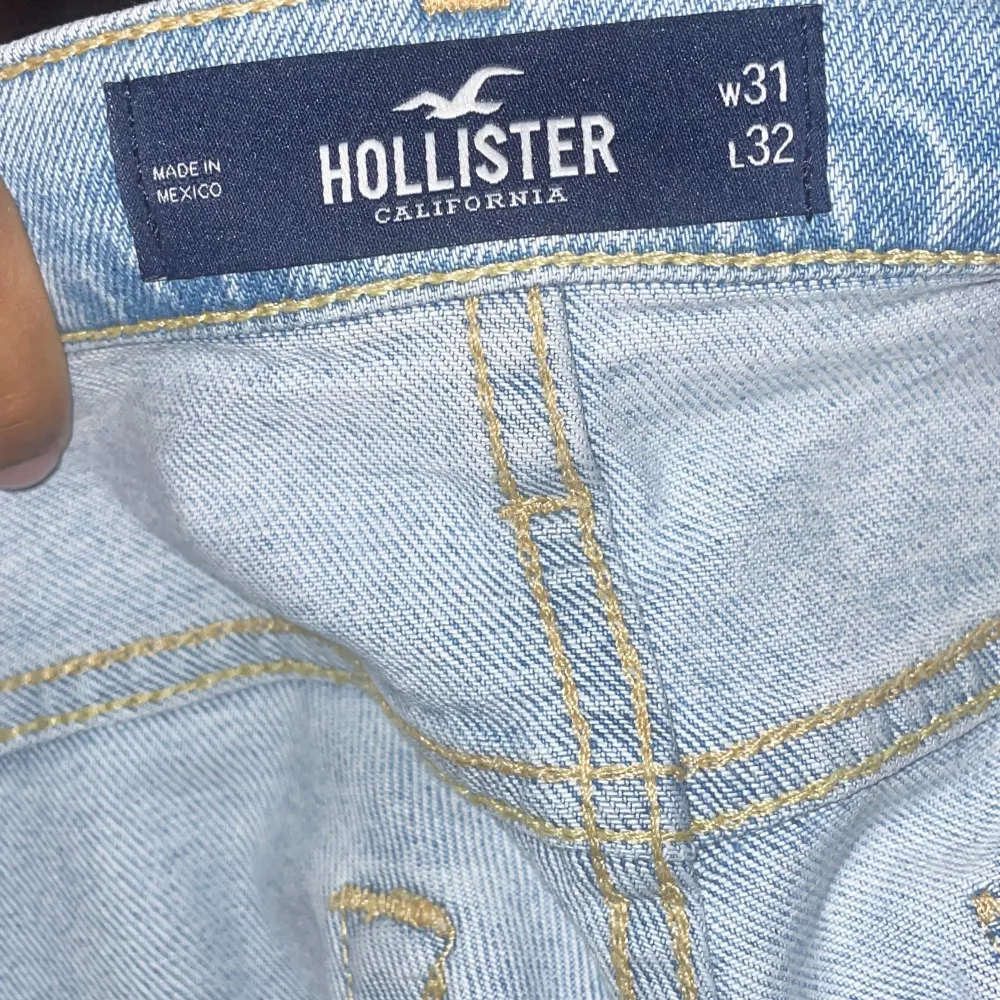 Hollister jeans i storlek W31 L32, använda men inga defekter, pris kan diskuteras 🙌. Jeans & Byxor.