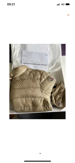 Moncler lans - Bra skick, beige storlek 2