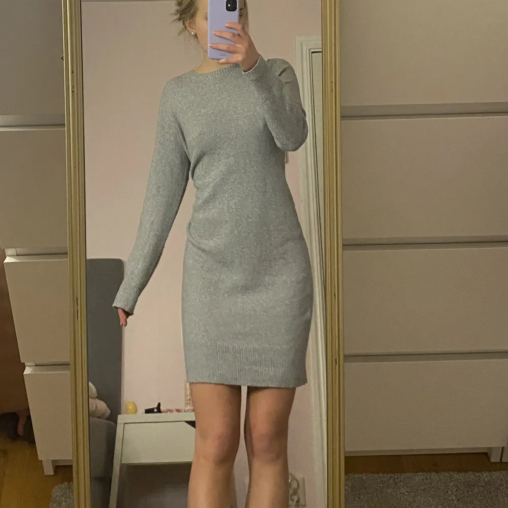 Stickad klänning ifrån vero Moda i storlek XS , supermysig 💗. Mekot.