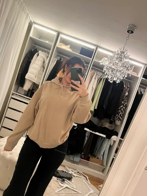 Beige hoodie  - Regular skön hoodie, i princip oanvänd 
