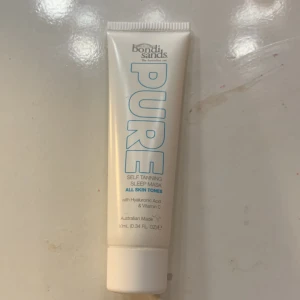 sleep mask  - den här sleep masken passar alla hud typer har använt 1 gong.