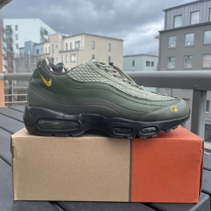 Cortiez X Nike skor - Tjena, Säljer just nu dessa feta skor efter jag använt de i bara en dag men tyvärr var dom för små och behöver en större storlek, Box medföljer.