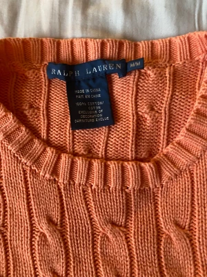 Stickad tröja Ralph Lauren  - Använd ett fåtal ggr, den är normal i storlek.