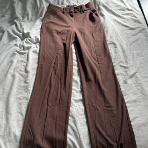 Kostymbyxor - Säljer då den är för stora för mig. Köparen står för frakten 