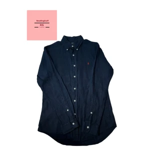 Polo skjorta - Tja säljer den extremt fräscha polo skjortan! Skick: 9/10. Säljer den till ett suveränt pris till kvaliteten!