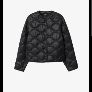 Mango jacka  - Säljer mina mango jacka som inte kommer till användnig. Perfekt till hösten utan några skador 💕 lånade bilder 