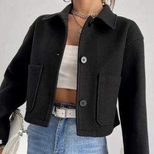 Croppad jacka - Jättefin croppad jacka, endast testad. Strl XS passar S (hör av dig för fler bilder) 