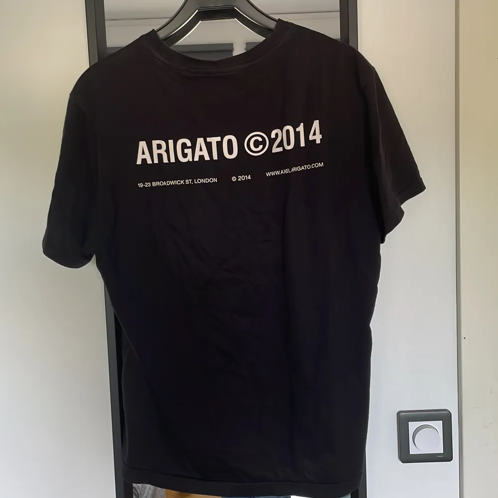 Säljer min Arigato t-shirt för att jag inte använder den längre. Den är så gott som ny. Skick 8/10. Tar även emot byten.. T-shirts.