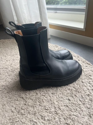 Boots svarta 36 - Boots från & other stories. Sparsamt använda. 