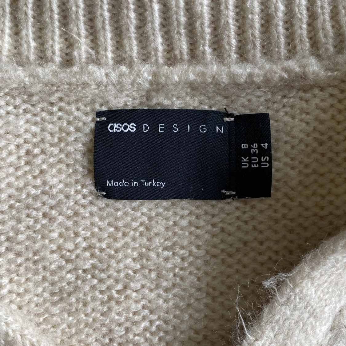 Stickad v-ringad tröja - 90