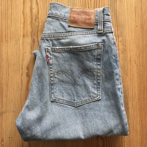 Levis jeans  - Levis jeans i fint använt skick. 