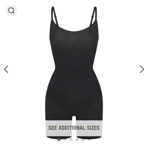 Skims bodysuit - Säljer min svarta bodysuit från skims då den inte används! Ha i åtanke att den har extremt mkt stretch! 