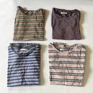 T shirt  - Fyra stycken T-shirt från pull and bear, endast en av de som är använd ca två gånger resterande är ej använda så de är i fint skick  Alla är i str M men är små i storlekarna  200kr för alla fyra 
