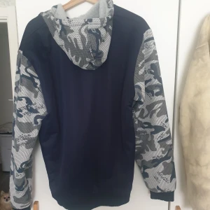 Huvtröja  - Varmfodrad huvtröja