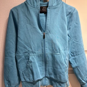 Huvtröja  - Blå huvtröja med dragkedja