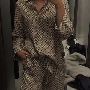Set zara - SÖKER DETTA!! Skriv om ni har betalar bra! Strl S-M