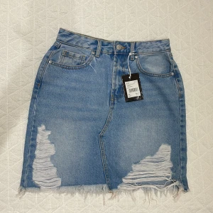 Jeanskjol  - Helt oanvänd jeanskjol från Stay. Säljer då den är lite för stor på mig❤️