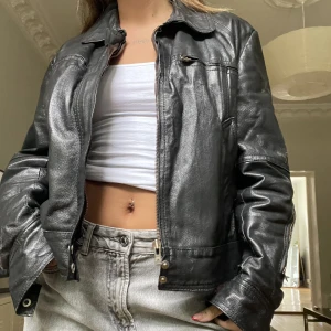 Snygg vintage skinnjacka  - En vintage skinnjacka i storlek 38? Ca  Sitter snyggt oversize på mig (34-36) 