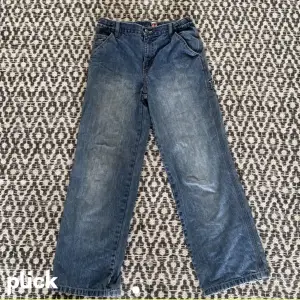 Coola jeans, midjemått:68cm innerbenslängd:66cm 