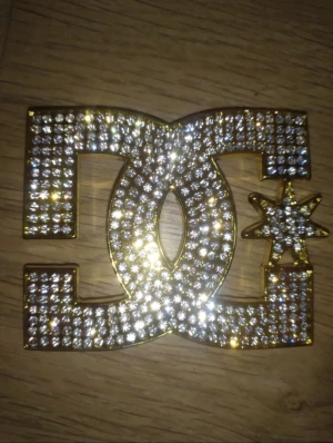 dc belt buckel  - buda på grabbar högsta bud får den 