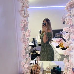 Klänning - Skriv för mer info och bilder