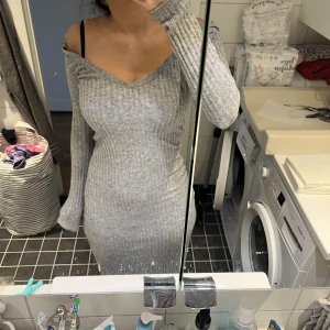 Klänning  - Jätte fin klänning från bikbok ser ut som ny❤️ finns flera bilder 💓