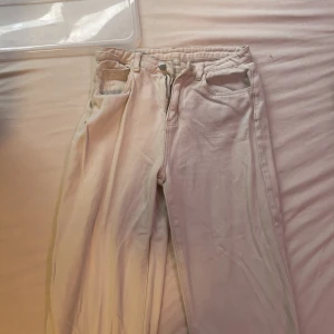 Krämvita byxor - Skriv för info och bilder