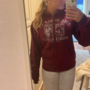 One of one kofta - Säljer denna skitfina One of one kofta i nytt skick💕Pris kan diskuteras.