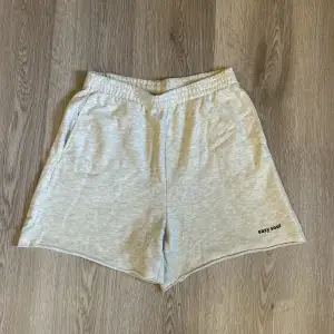 Superskönt shorts som endast fått användas 1 gång 🩷 gratis frakt via köp nu i 7 dagar