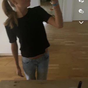 Stickad t-shirt från zara - Så fin, knappt använd 