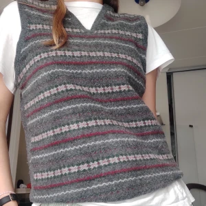 YLLEVÄST - Superfin ylleväst!  Pris kan diskuteras:)