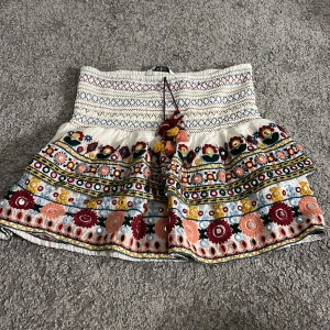Zara kjol  - Slutsåld zara kjol. Inga defekter😊