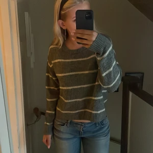 Stickad tröja - Jättefin stickad tröja, i väldigt bra skick.