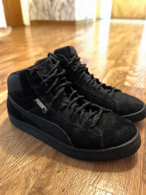 Puma 1948 Mid Twill skor  - Fina Puma 1948 Mid Twill skor i storlek EU 38. Delvis i mocka. Originalförpackning saknas. 