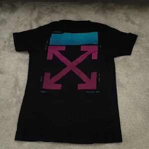 Off white t shirt - Off white i storlek XS väldigt bra skick