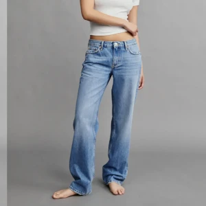 Low waist raka jeans  - Endast testade hemma, men kmr ej till användning 