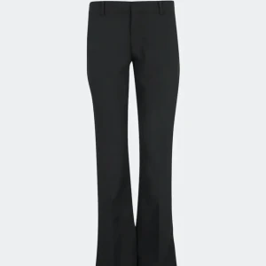 Lågmidjade kostymbyxor - Så fina lågmidjade kostymbyxor från bikbok! De är uppsprättade där nere så passar mig som är 171