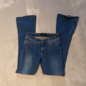 little remix - Så snygga bootcut jeans!😙bra skick.👌🏼