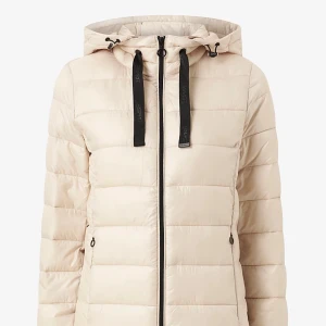 Snygg jacka - Skit snygg jacka från Esprit! HELT NY och oanvänd (prislapp kvar), säljer pga att vi köpte 2 och behöll en av dem men slängde retur pappret så går inte att skicka tillbaka denna tyvärr 🫶🏽(köptes 1300kr) skriv för fler bilder/frågor !❤️