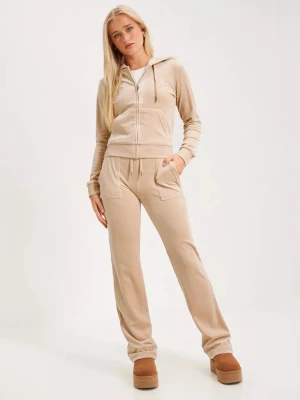 Juicy couture  - Ett sett från juicy couture i färgen beige. Storlek S i tröjan och M i byxorna men de passar som storlek S. Köpte från Nelly för ca 2000kr för ett halvår sedan men säljer dem för 399kr plus frakt. (Inte mina bilder) fraktar endast och tar Swish💕