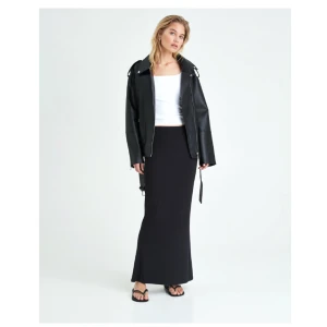 Svart långkjol - Svart lång maxikjol från bikbok. Använd endast ett fåtal gånger! 