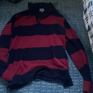 Finstickad långärmad tröja - Fin långärmad, stickad tröja i mycket gott skick. Endast använd några få gånger. Ord. pris = 600