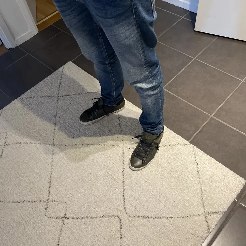 Phillipe Model sneaker| Skick:8/10 inga defekter| nypris:3000 vårt pris:1900| strl 42| hör av dig vid frågor eller funderingar. Skor.