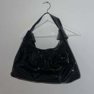 Nelly väska - Köpt för 449kr  Aldrig använd 