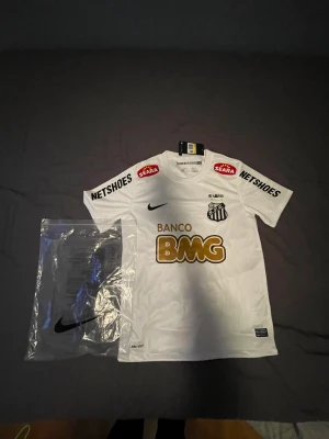 Neymar Santos  - Skick 10/10 oanvänd. Alla taggar och påse kommer med.