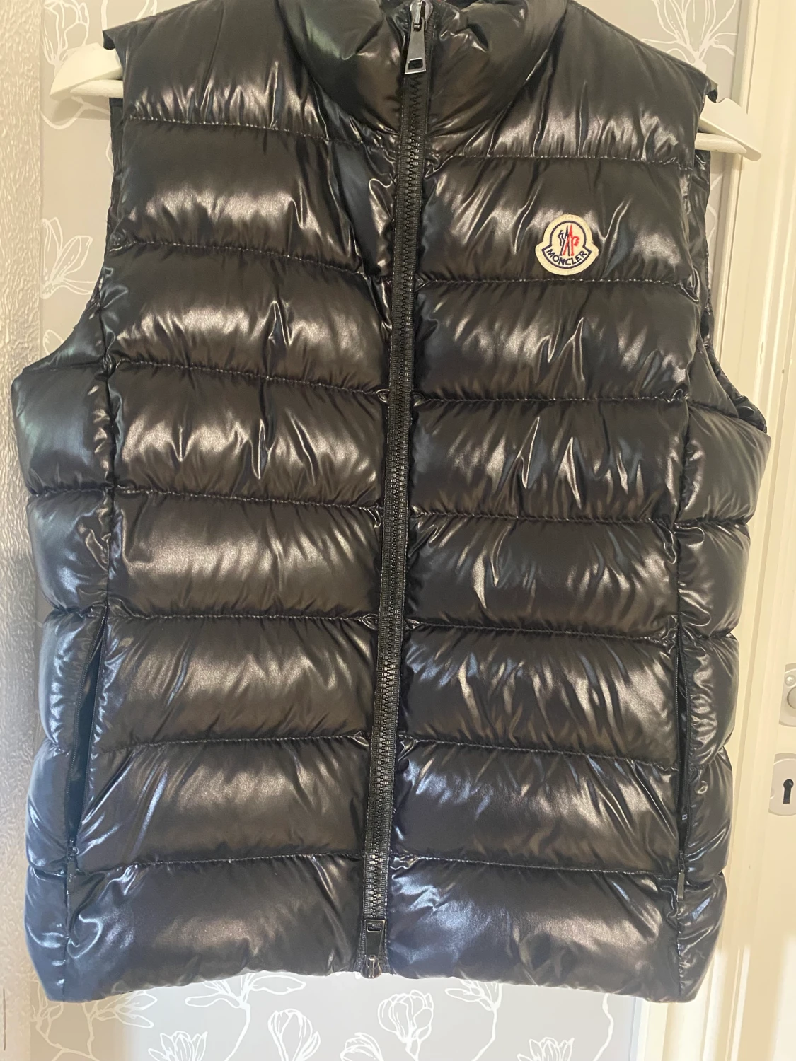 Moncler väst unisex i nyskick strl 2 (M)