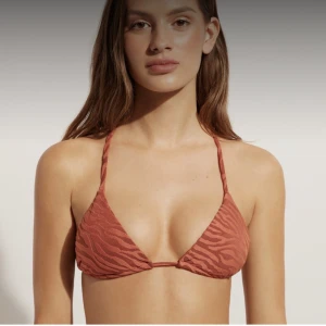 Calzedonia bikiniöverdel  - Snygga bikiniöverdelar som tyvärr var försmå för mig. Aldrig använda, bara testade (förstod ej hur man returnerade)